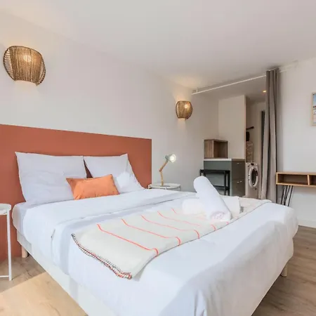 بيت ضيافة 4 Bedroom House With Garden *