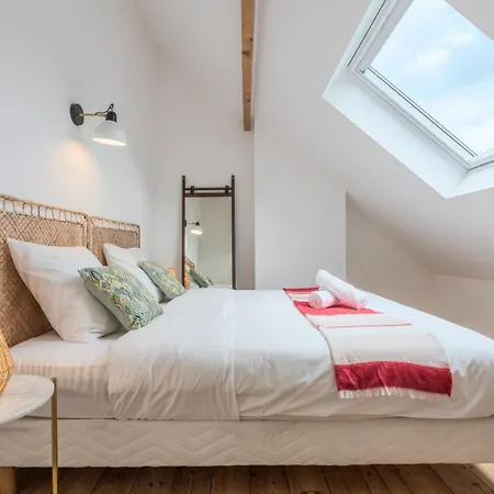 4 Bedroom House With Garden Affittacamere 4*