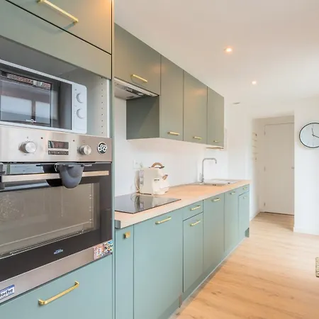 4 Bedroom House With Garden 4*