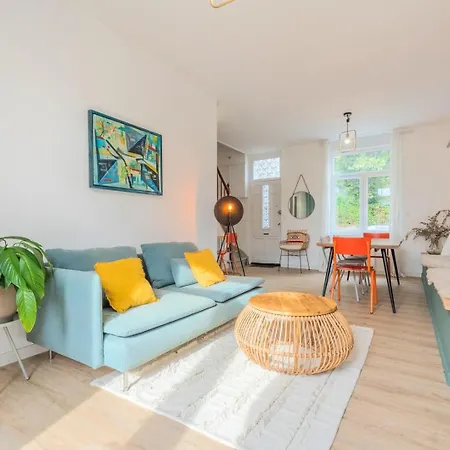 Guest house 4 Bedroom House With Garden