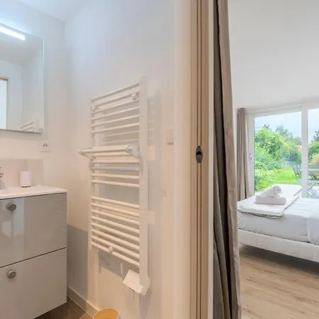 Affittacamere 4 Bedroom House With Garden 4*